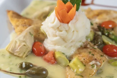 Fish with capers, vegetables and mashed potatoes