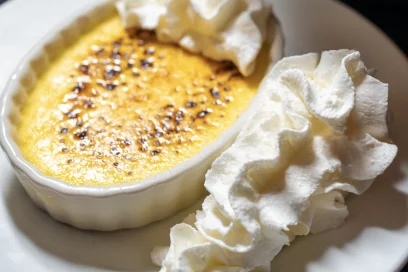Caramelized custard with whipped cream