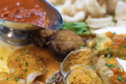 Baked clams served with tomato sauce