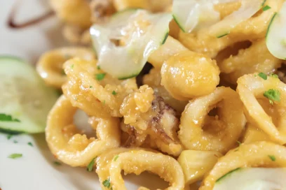 Fried calamari with vegetables