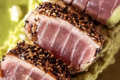 Seared sesame-crusted tuna slices